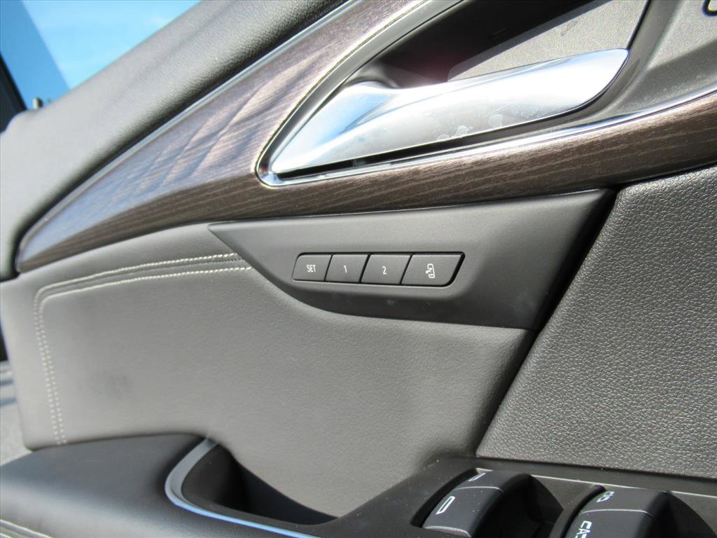 Used 2023 Buick Envision Avenir image 29