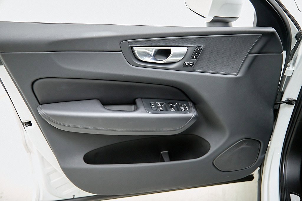 Certified 2023 Volvo XC60 T8 Plus image 11