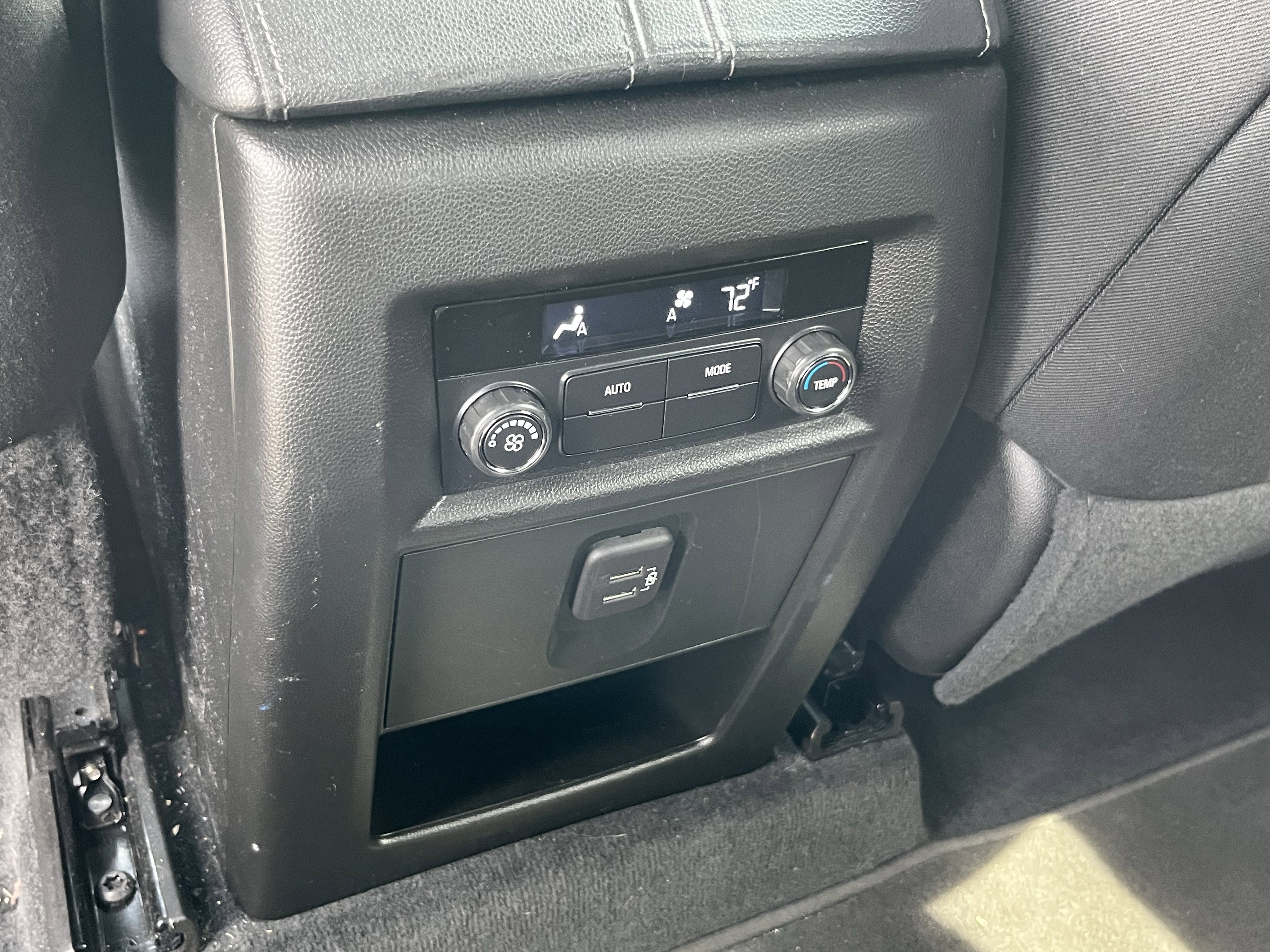 Used 2023 Chevrolet Traverse LT FWD image 19