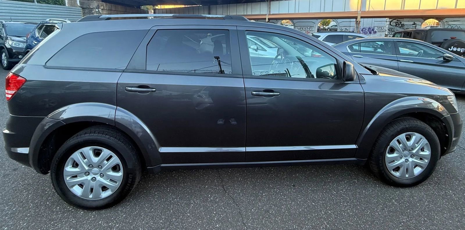 Used 2017 Dodge Journey SE w/ Flexible Seating Group image 4