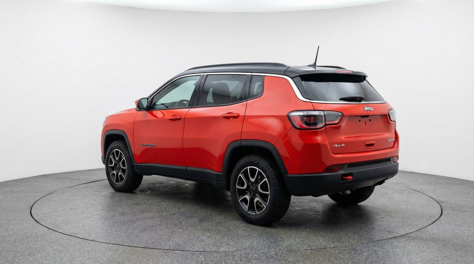 Used 2025 Jeep Compass Trailhawk image 6