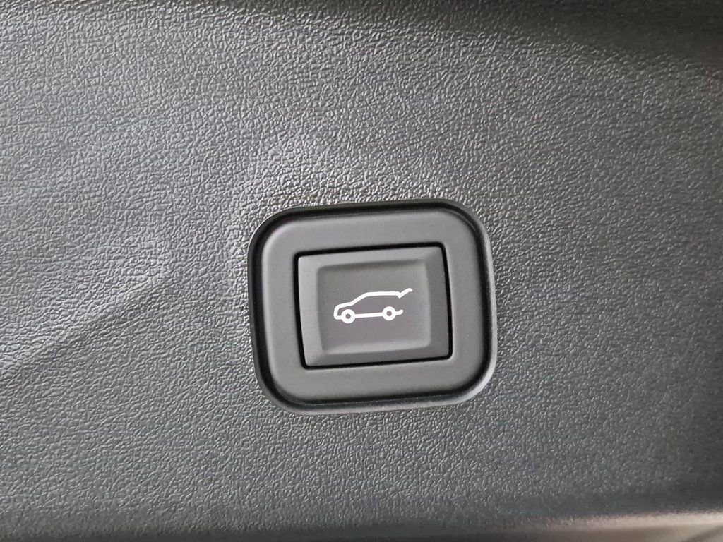 New 2026 Cadillac Vistiq Platinum w/ LPO, Floor Liner Package image 10
