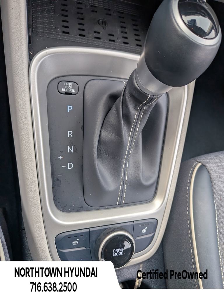 Used 2023 Hyundai Venue Limited image 17