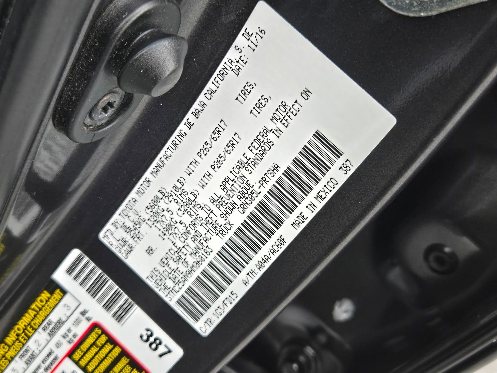 Used 2017 Toyota Tacoma TRD Sport image 27