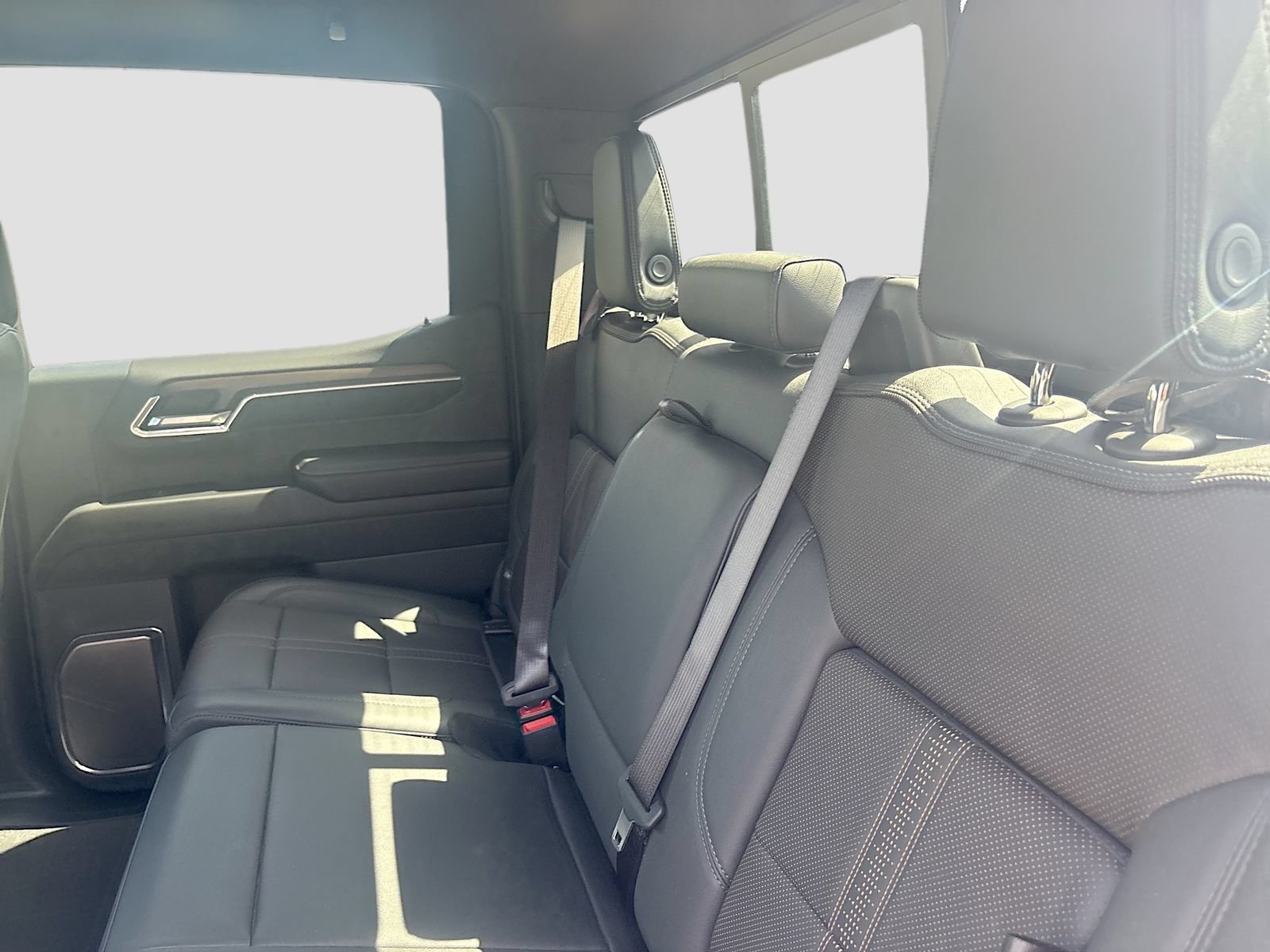 Used 2024 Chevrolet Silverado 1500 High Country w/ Technology Package AWD/4WD image 25
