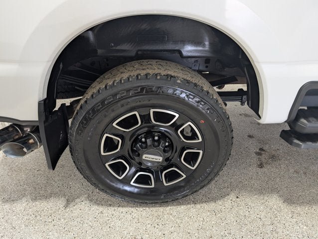 Used 2023 Ford F350 Platinum w/ FX4 Off-Road Package AWD/4WD image 14