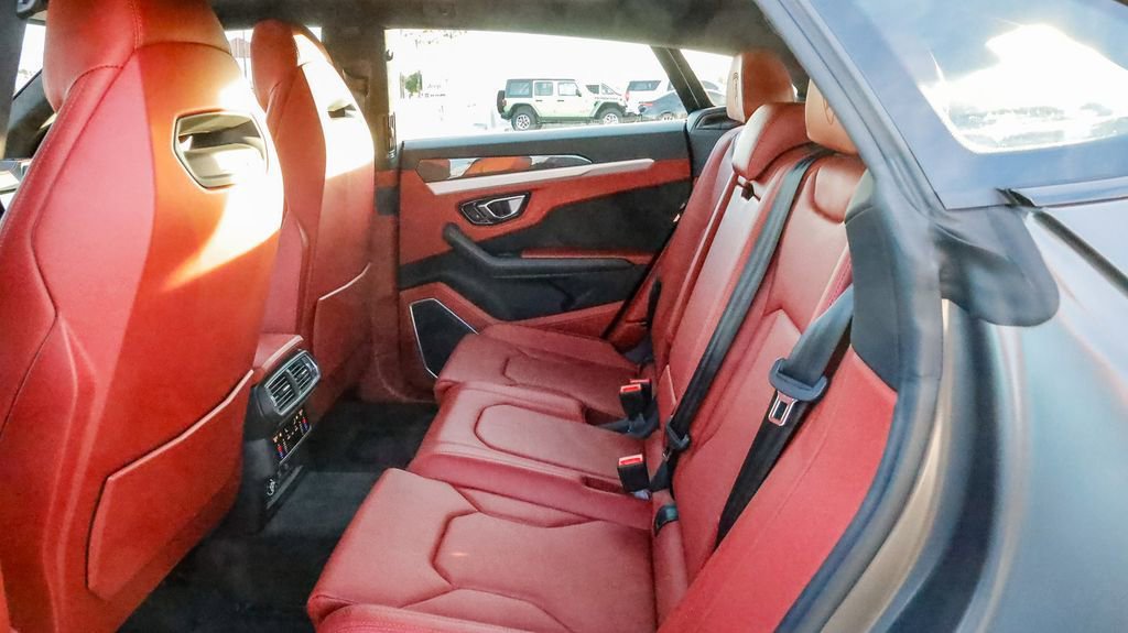 Used 2022 Lamborghini Urus image 19