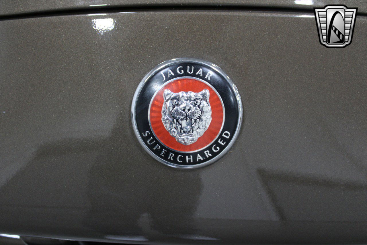 Used 2001 Jaguar XK8 Convertible image 13