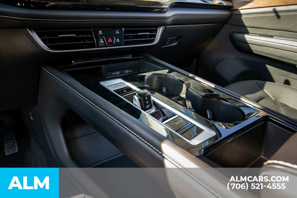 Used 2025 Volkswagen Atlas SE image 23