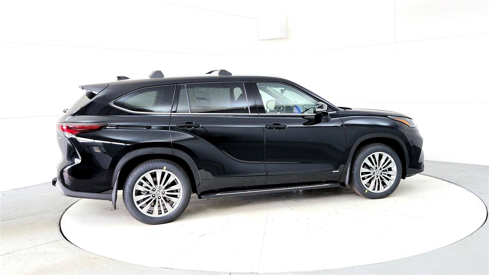 New 2026 Toyota Highlander Platinum image 6