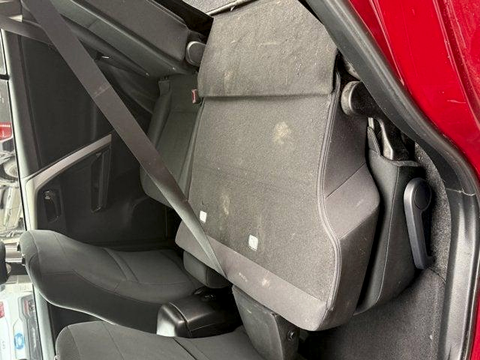 Used 2018 Toyota RAV4 LE FWD image 7