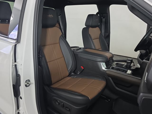 Used 2025 Chevrolet Silverado 1500 High Country w/ Technology Package AWD/4WD image 32