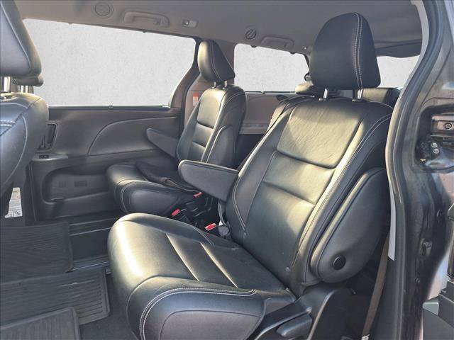 Used 2018 Toyota Sienna SE w/ SE Preferred Package FWD image 19
