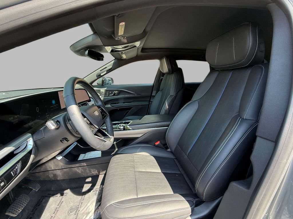 Used 2024 Cadillac Lyriq Luxury AWD/4WD image 2