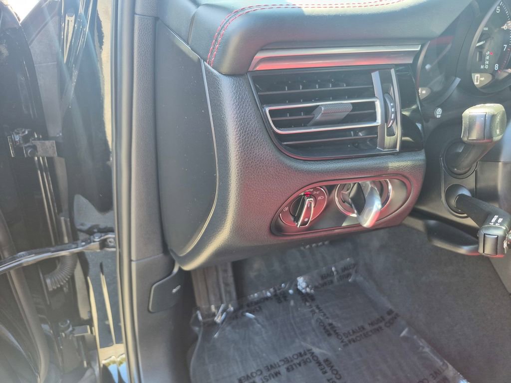 Used 2023 Porsche Macan image 10