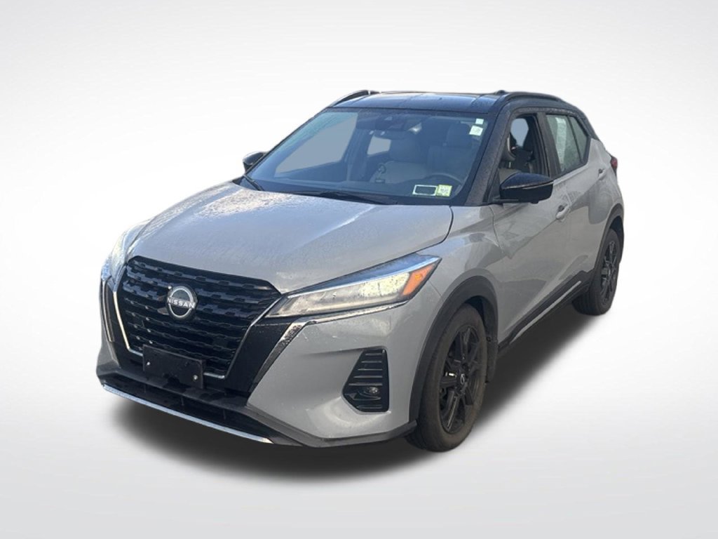 Used 2023 Nissan Kicks SR w/ SR Premium Package FWD image 3