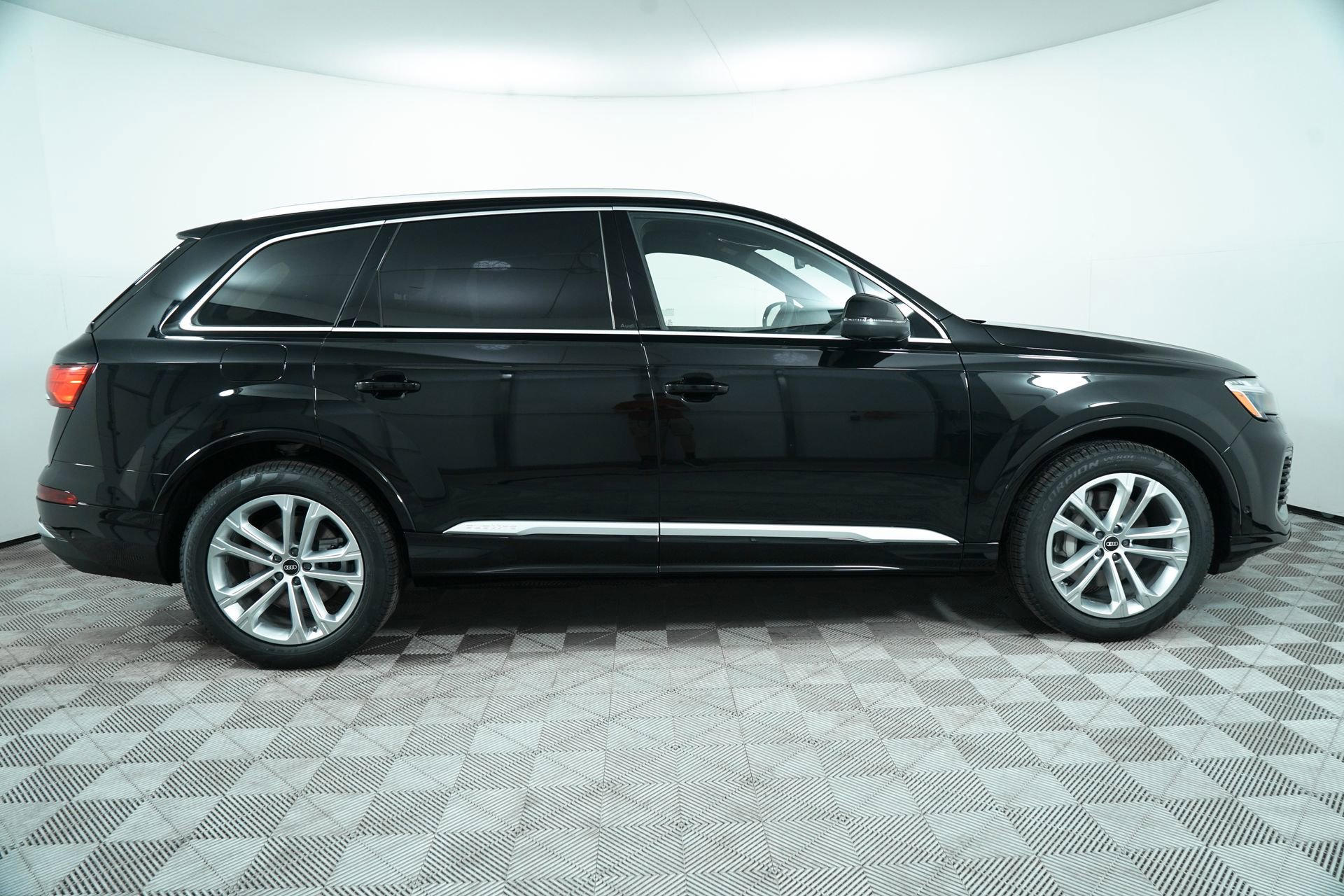 New 2025 Audi Q7 3.0T Prestige image 8