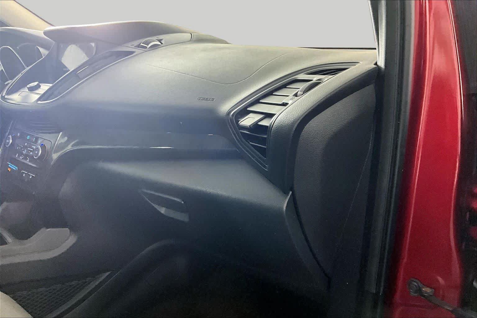 Used 2017 Ford Escape SE w/ Equipment Group 201A FWD image 18