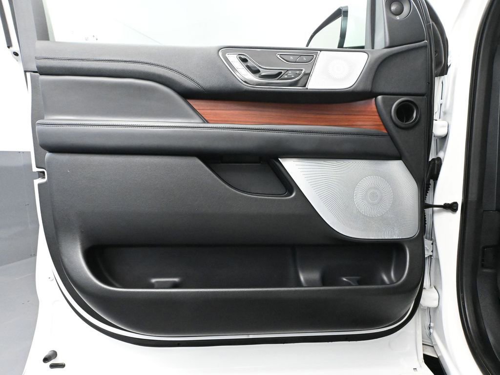 Used 2024 Lincoln Navigator L Reserve w/ Equipment Group 201A AWD/4WD image 19