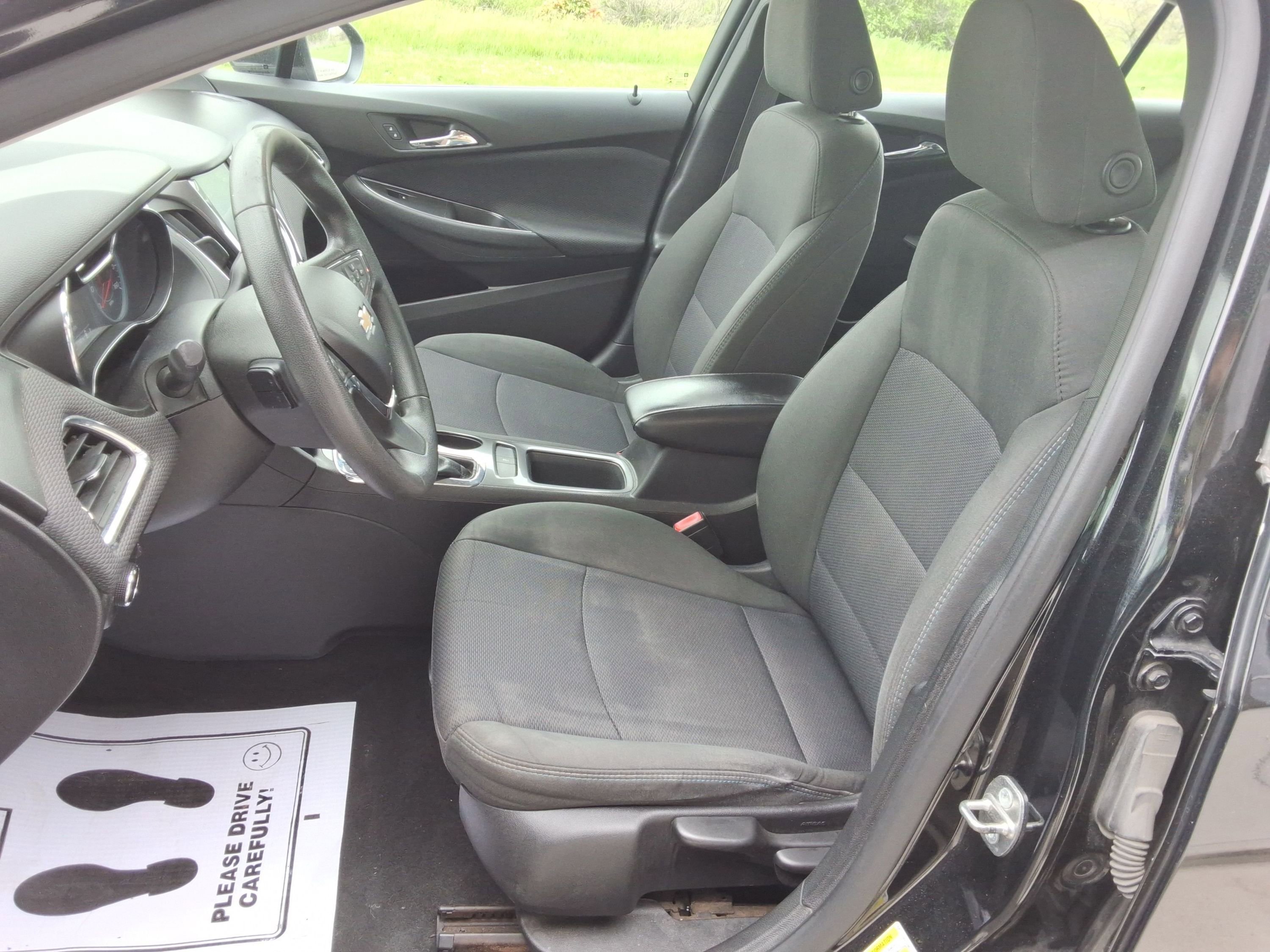 Used 2017 Chevrolet Cruze LT FWD image 28