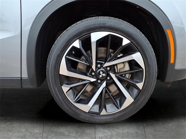 Used 2024 Mitsubishi Outlander SE image 9