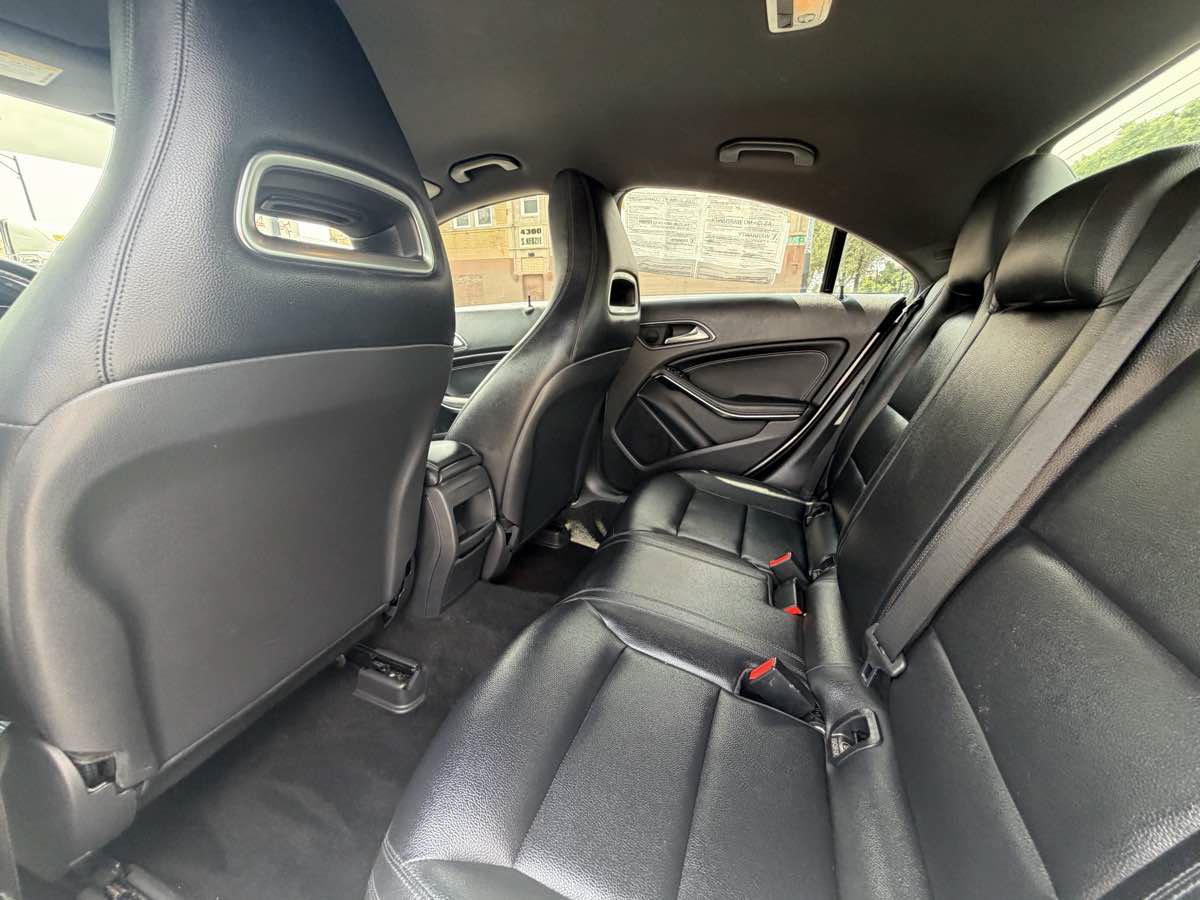 Used 2014 Mercedes-Benz CLA 250 image 17