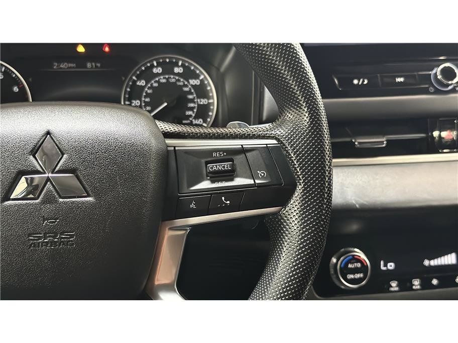 Used 2025 Mitsubishi Outlander ES FWD image 35