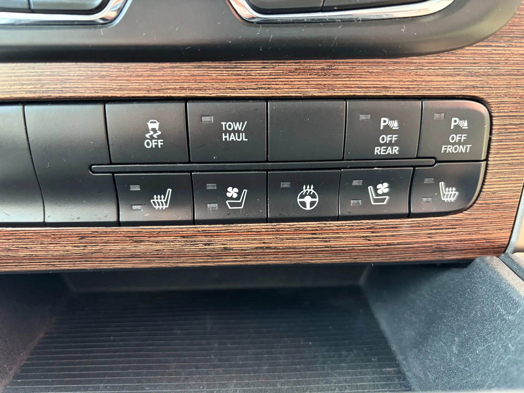 Used 2018 RAM 1500 Laramie w/ Convenience Group image 25