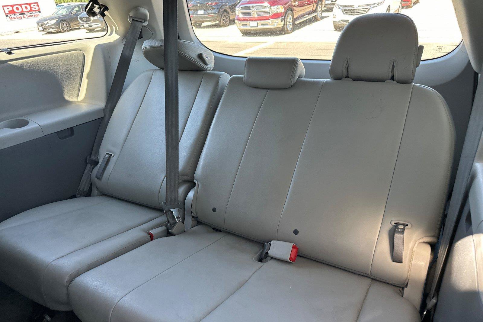 Used 2014 Toyota Sienna XLE FWD image 15