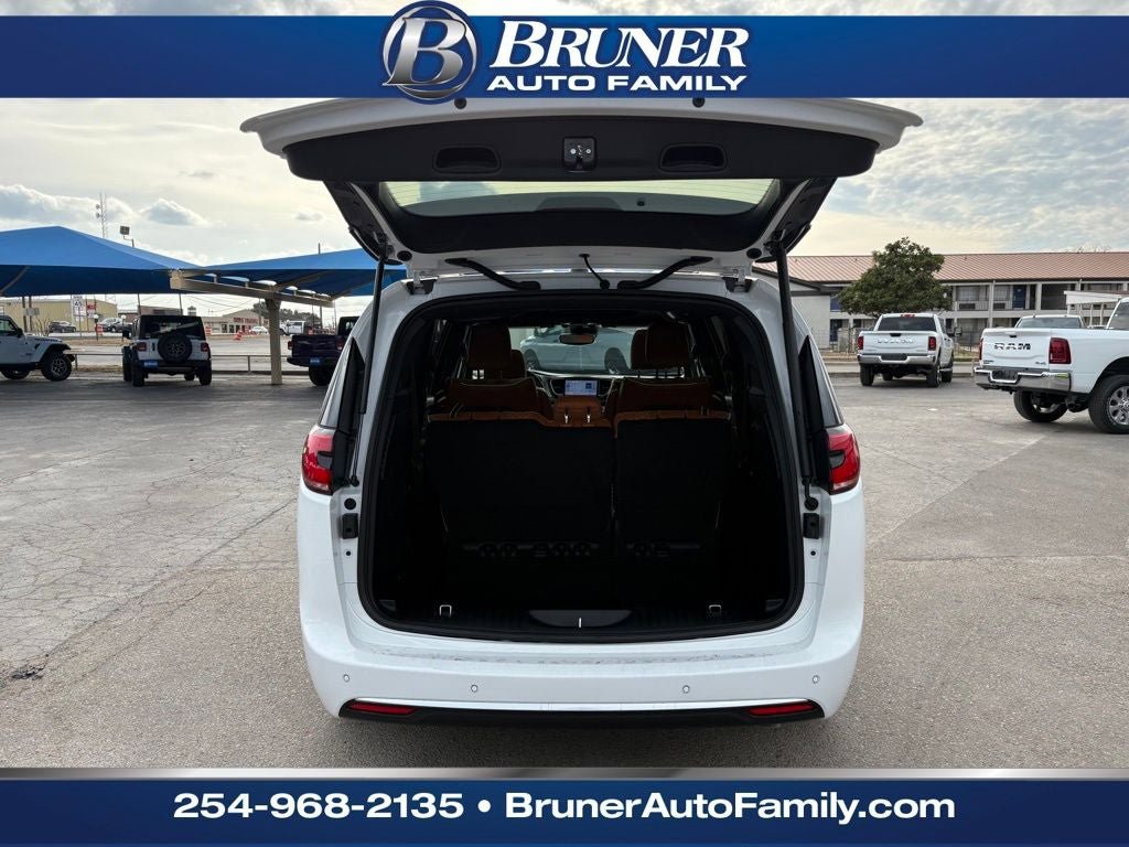 New 2026 Chrysler Pacifica Pinnacle image 7