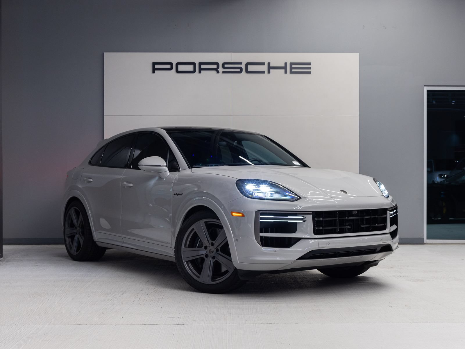 Certified 2026 Porsche Cayenne Turbo AWD/4WD image 9