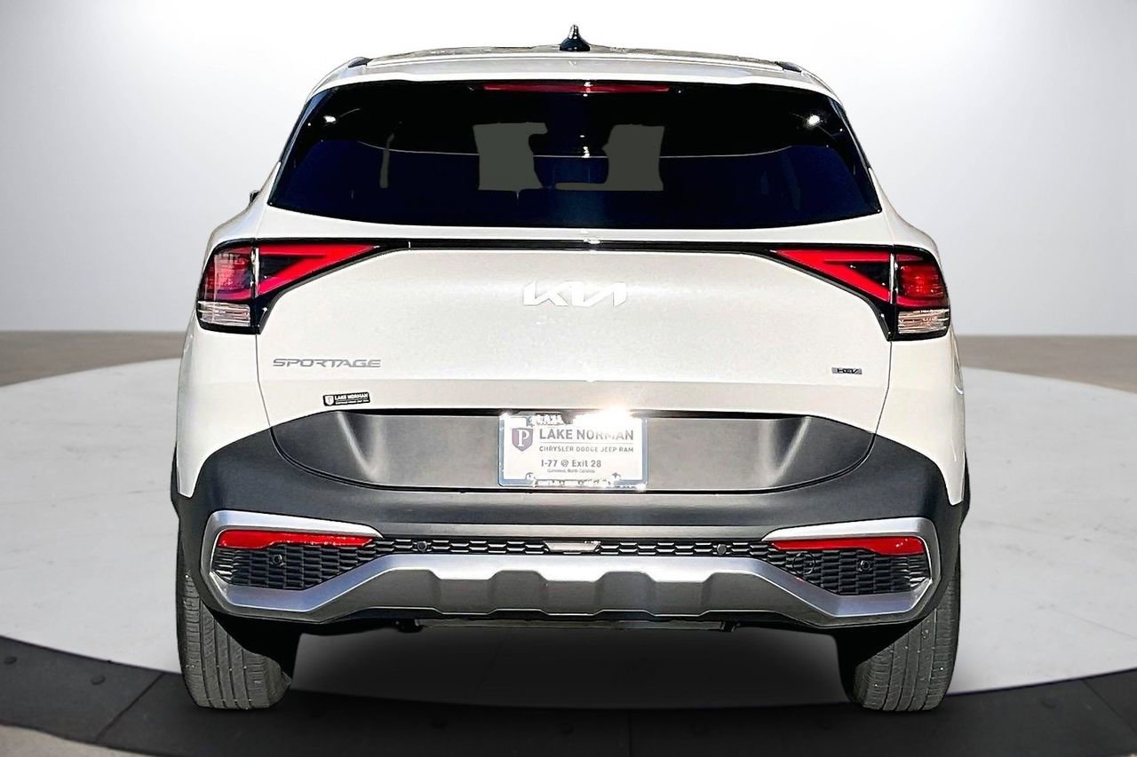 Used 2025 Kia Sportage LX image 8