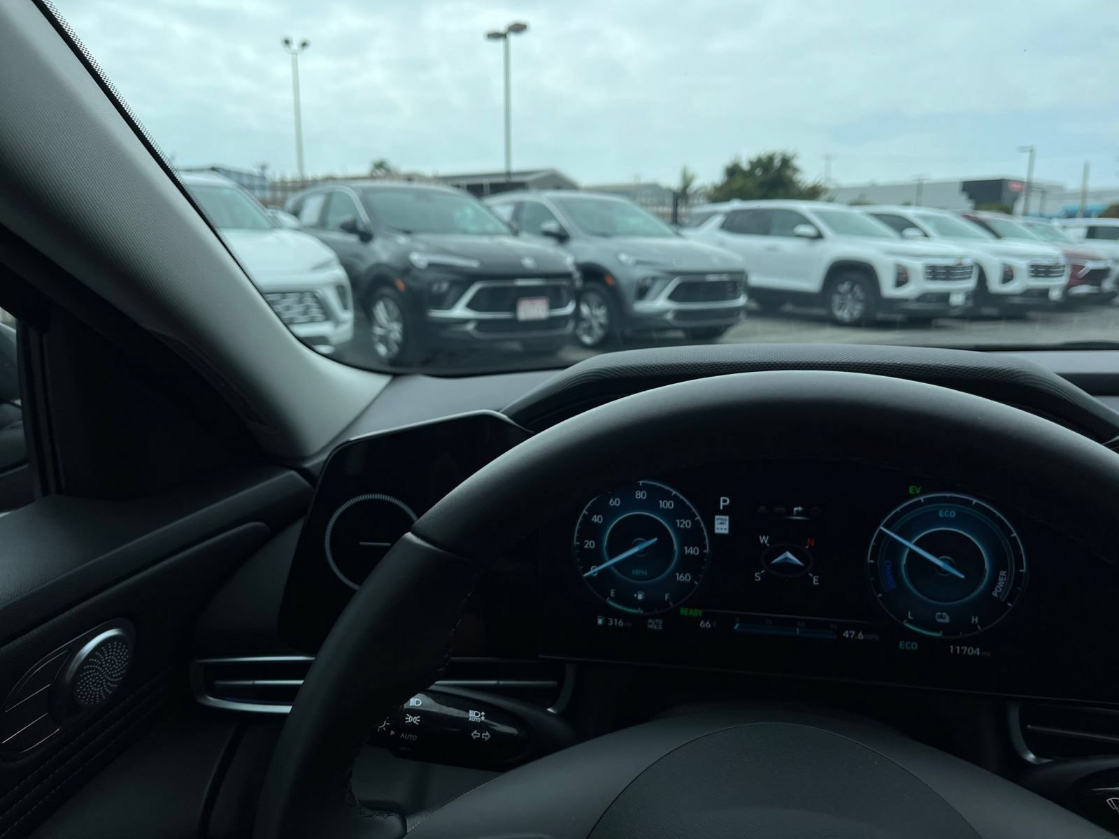 Used 2025 Hyundai Elantra Limited FWD image 35