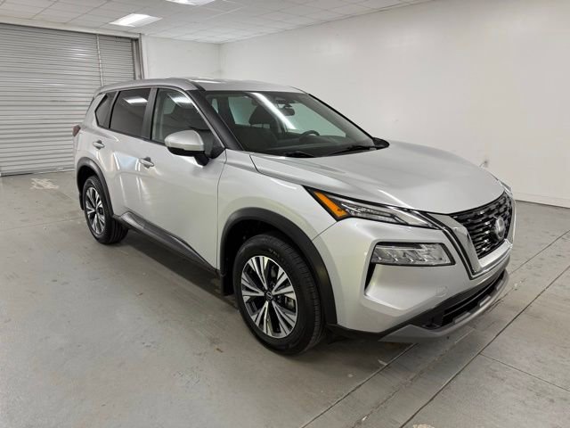 Used 2022 Nissan Rogue SV image 3