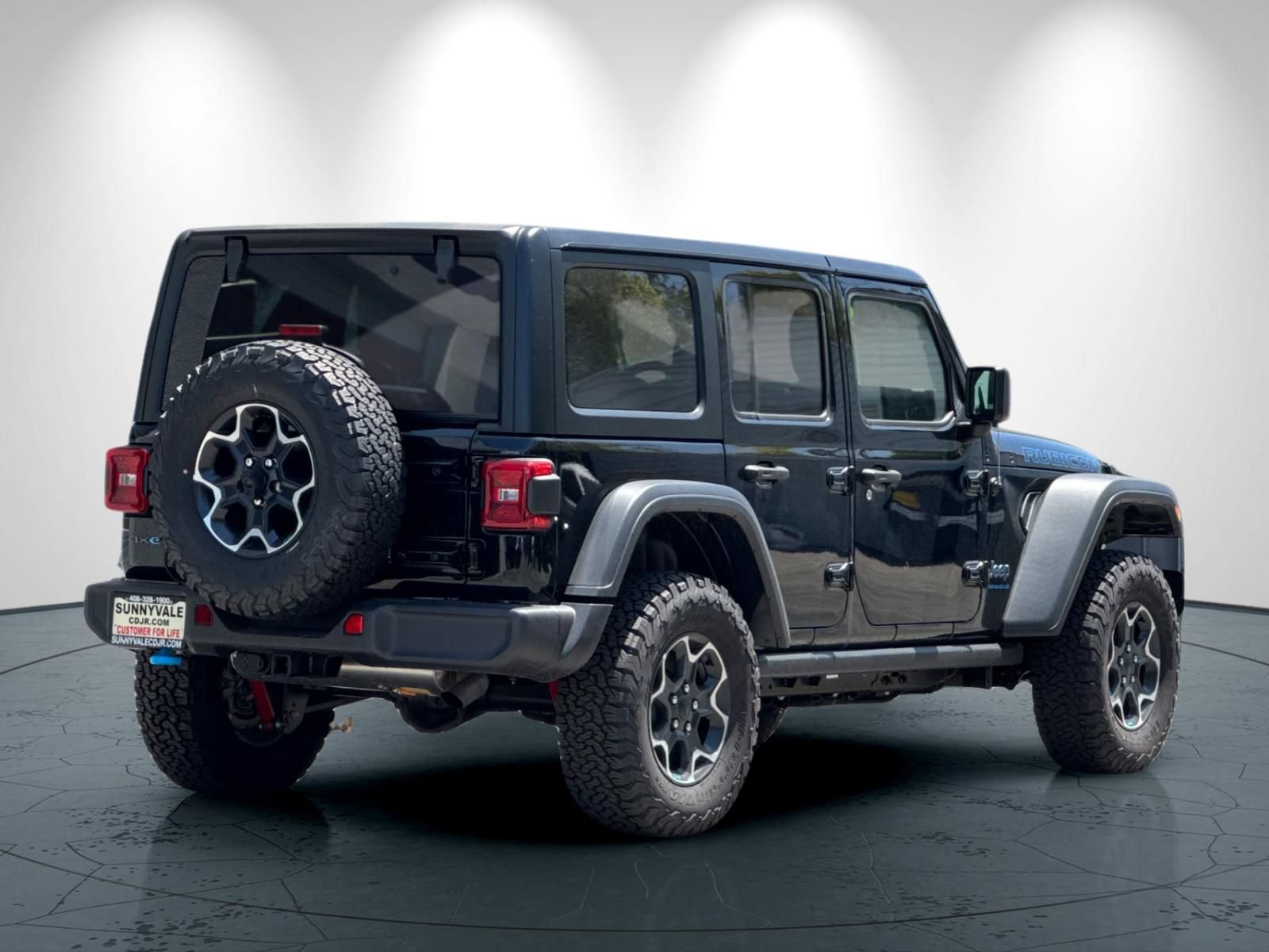 New 2023 Jeep Wrangler Unlimited Rubicon 4xe w/ Cold Weather Group AWD/4WD image 4