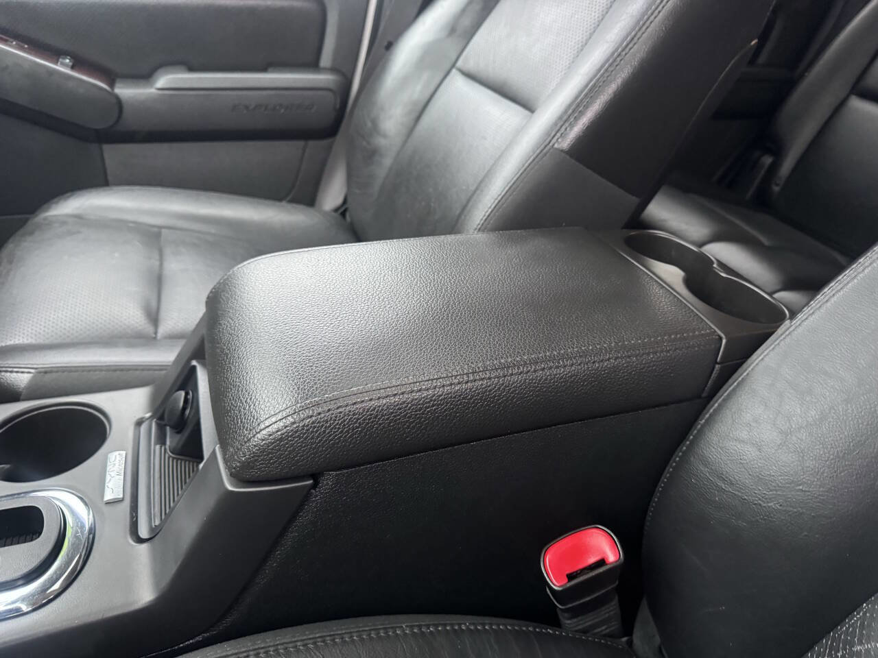 Used 2010 Ford Explorer Limited image 24