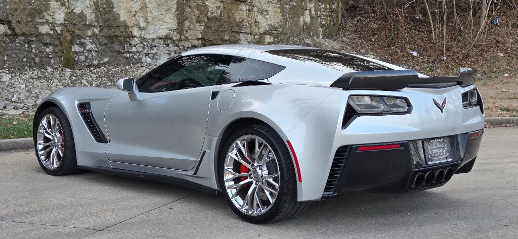 Used 2015 Chevrolet Corvette Z06 w/ 3LZ Preferred Equipment Group image 3