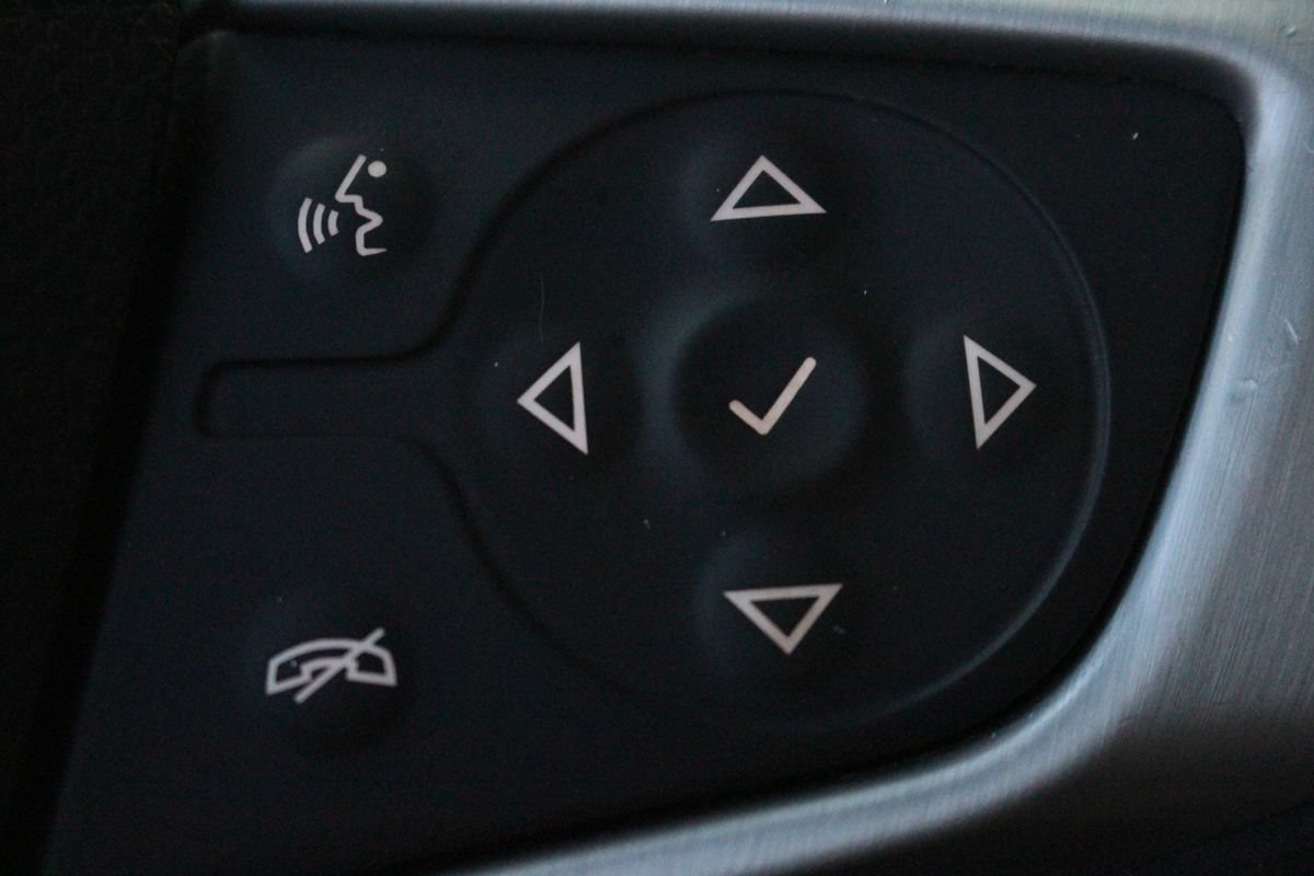 Used 2018 GMC Acadia SLE FWD image 23