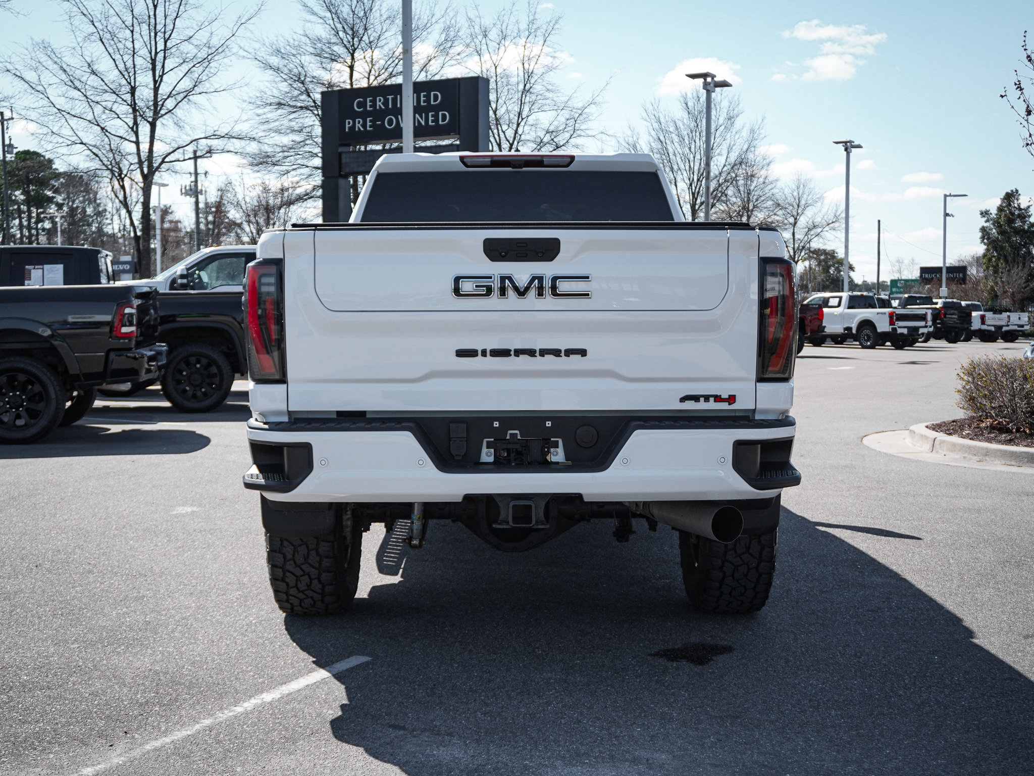Used 2024 GMC Sierra 2500 AT4 image 9