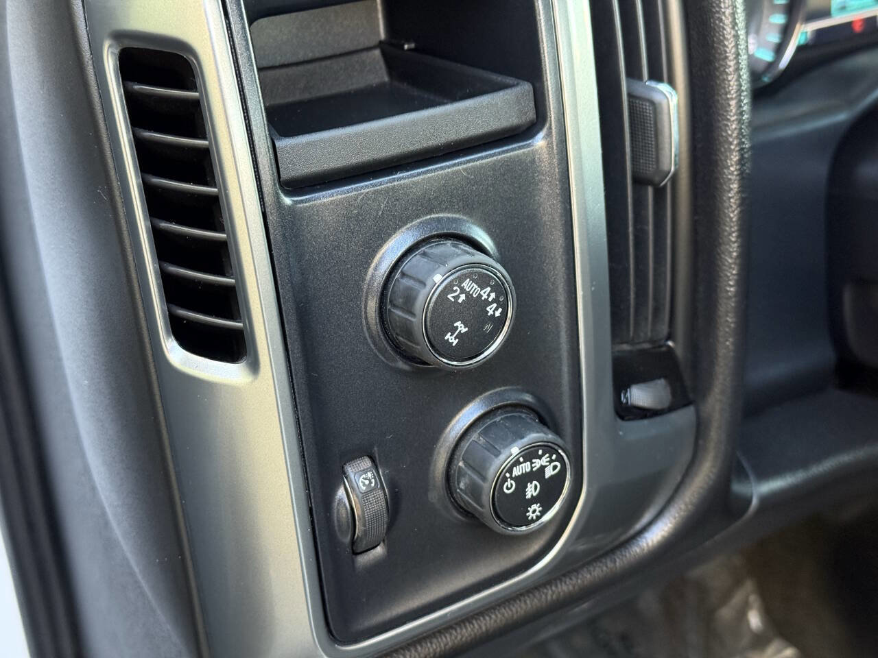 Used 2017 Chevrolet Silverado 1500 LT image 22