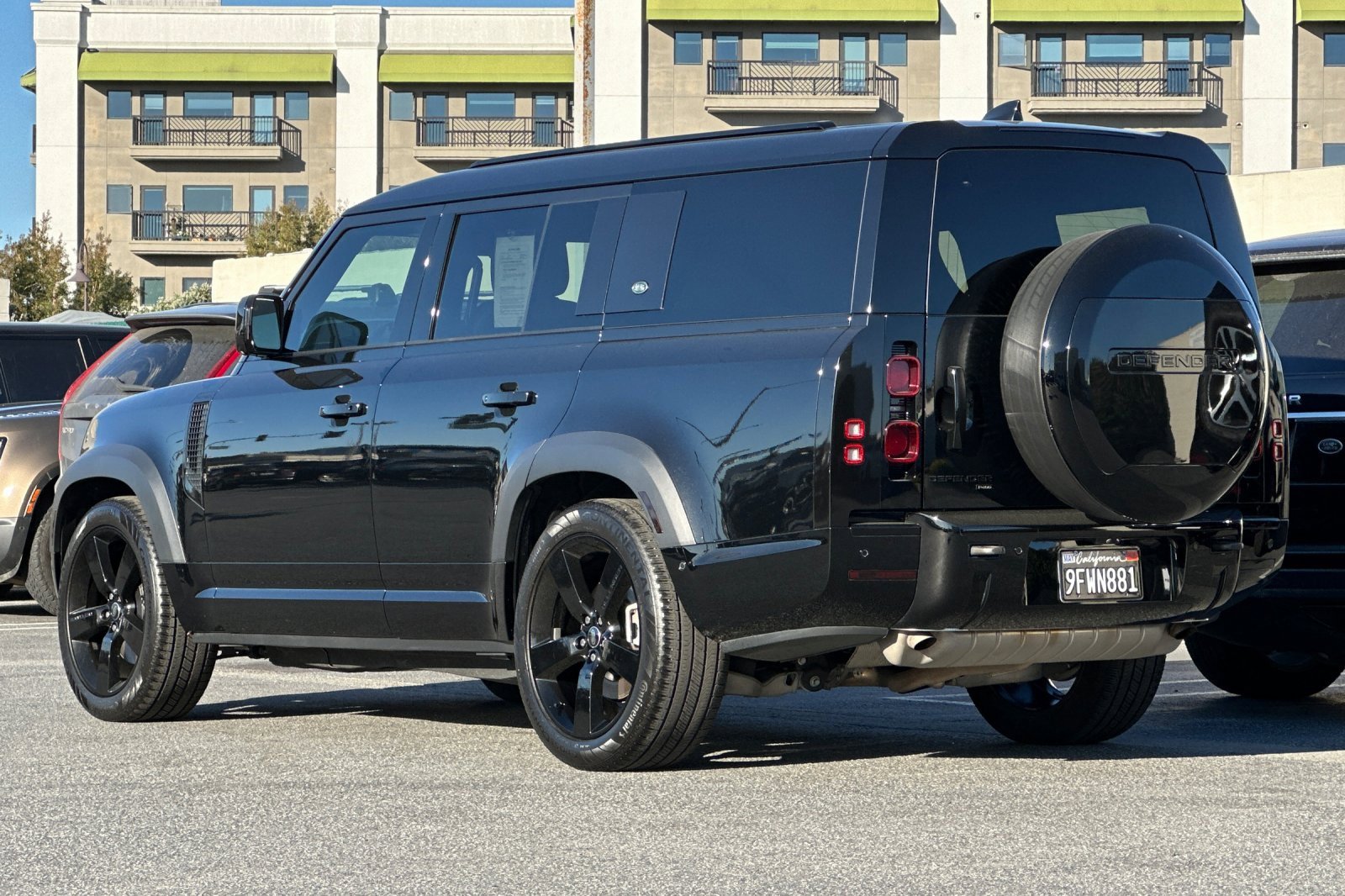 Used 2023 Land Rover Defender 130 X-Dynamic SE image 3