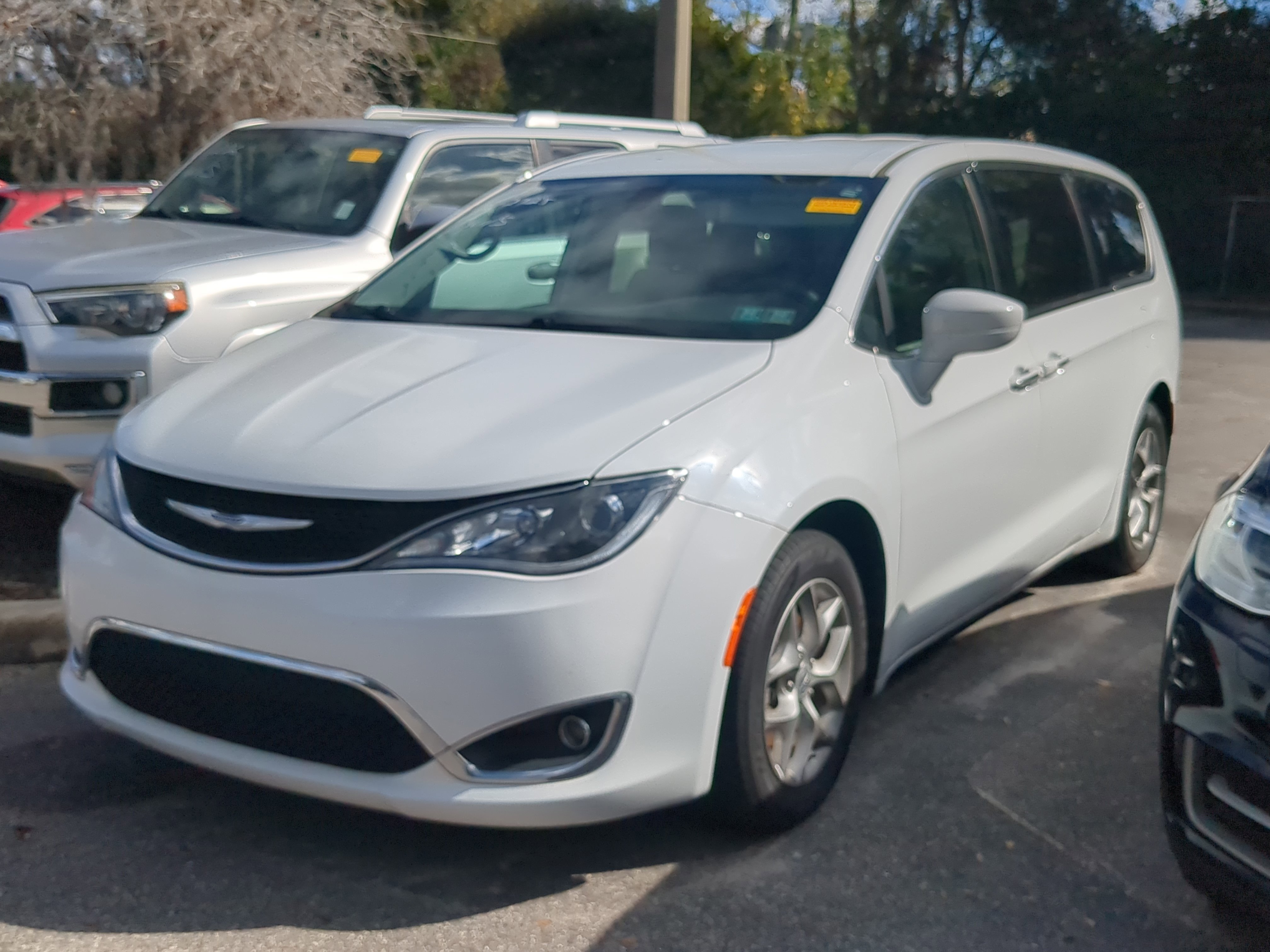 Used 2018 Chrysler Pacifica Touring Plus w/ Tire & Wheel Group image 2