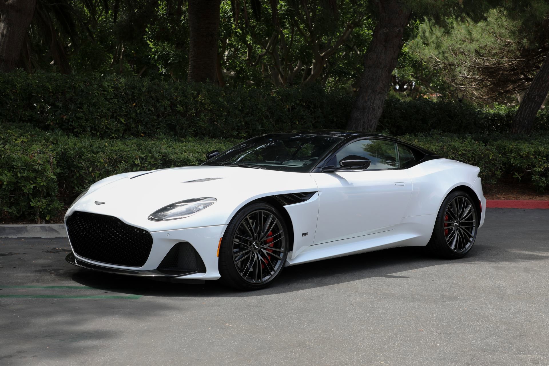 Used 2023 Aston Martin DBS Coupe RWD image 2