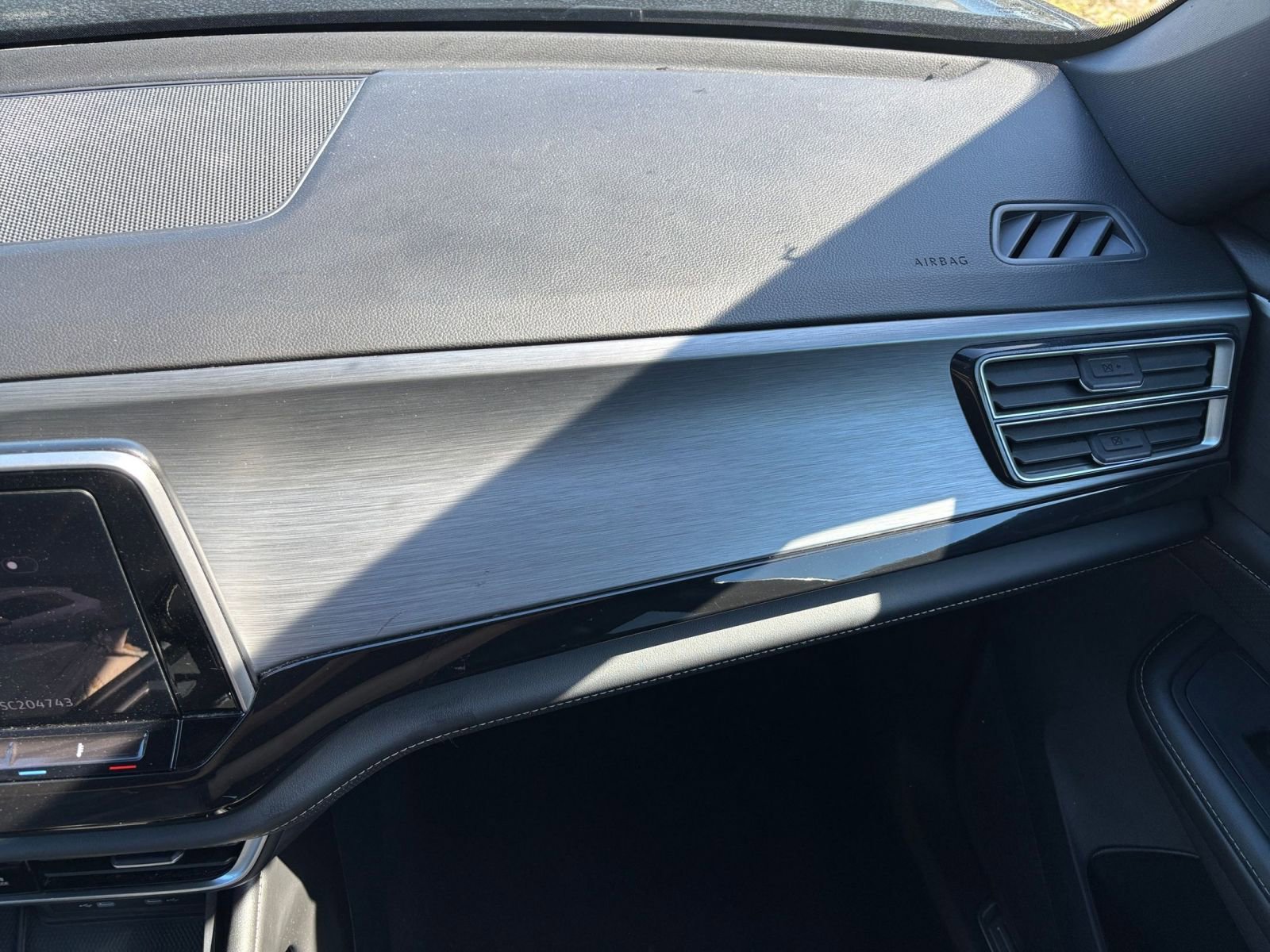 Used 2025 Volkswagen Atlas Cross Sport SE image 36