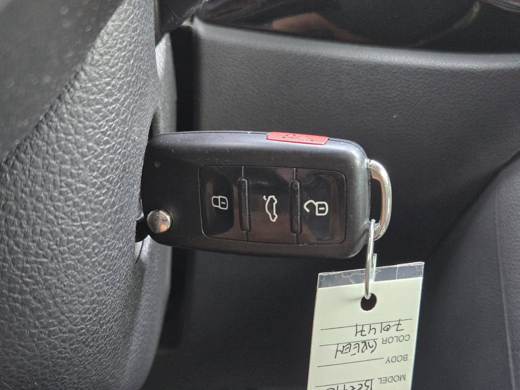 Used 2018 Volkswagen Beetle 2.0T Coast FWD image 23