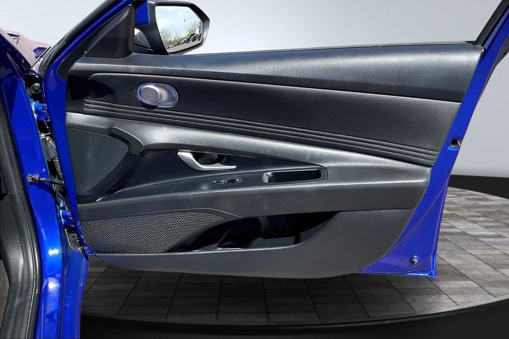 Used 2024 Hyundai Elantra Limited image 29