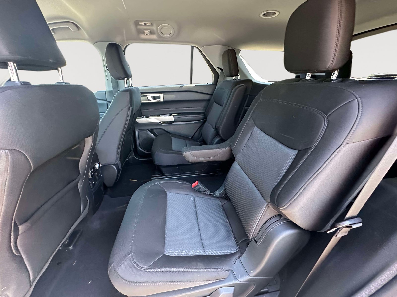 Used 2023 Ford Explorer XLT AWD/4WD image 23