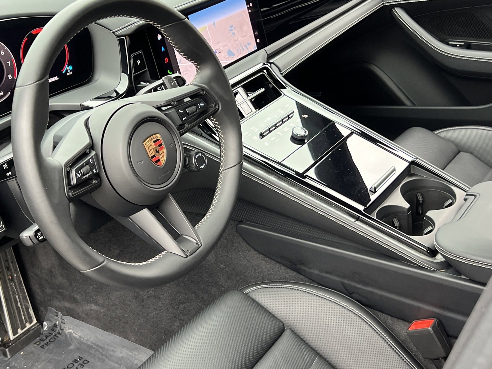 Certified 2025 Porsche Panamera 4 image 4