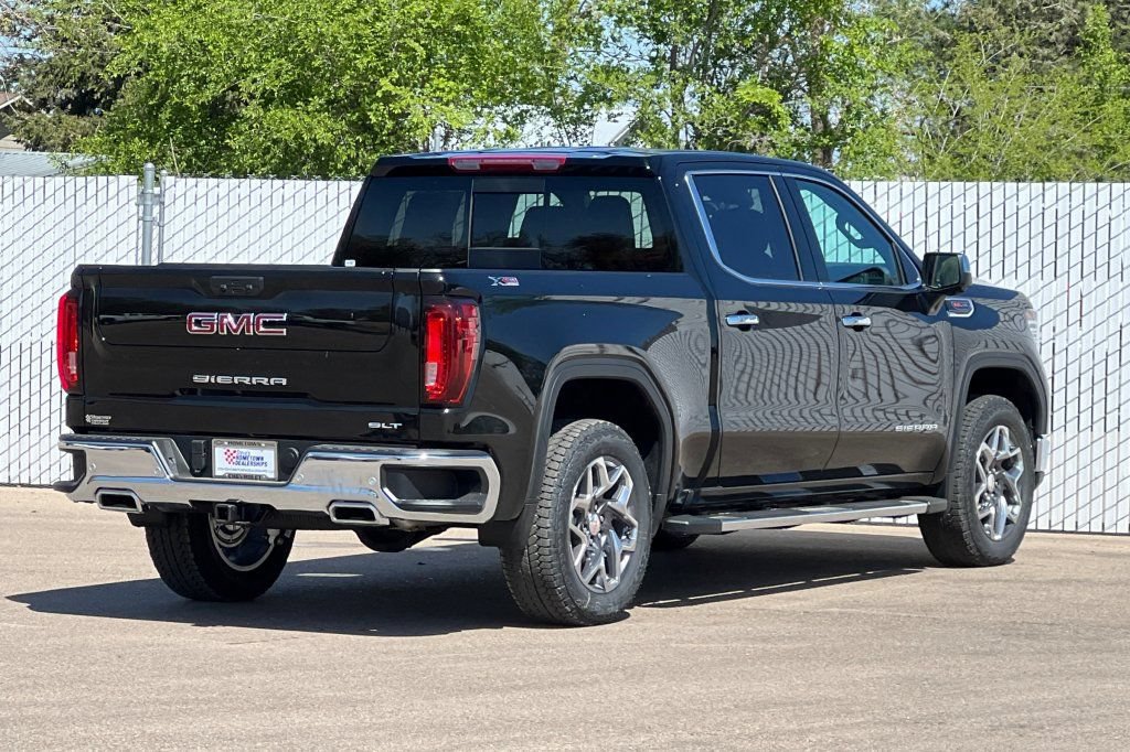 New 2026 GMC Sierra 1500 SLT w/ SLT Premium Package AWD/4WD image 4