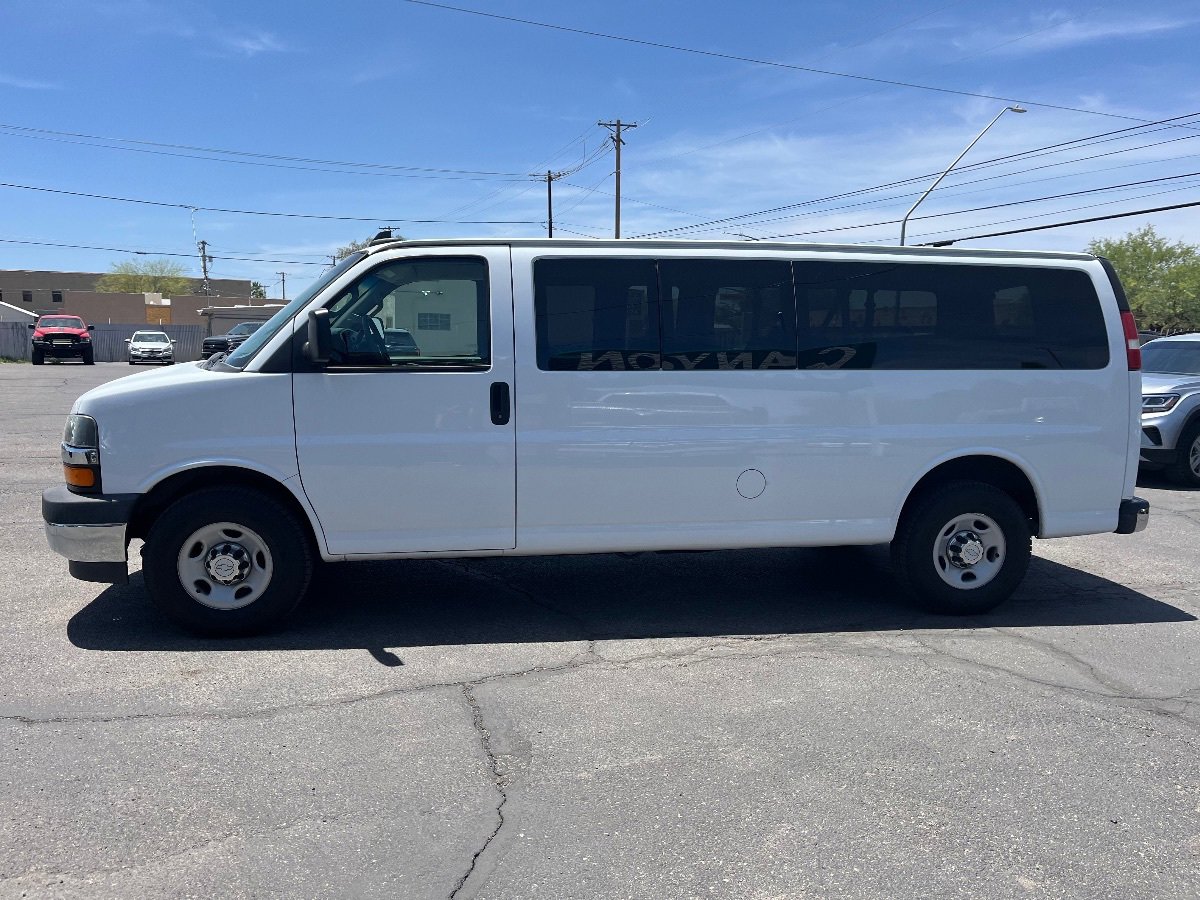 Used 2017 Chevrolet Express 3500 LT w/ LT Preferred Equipment Group RWD image 9